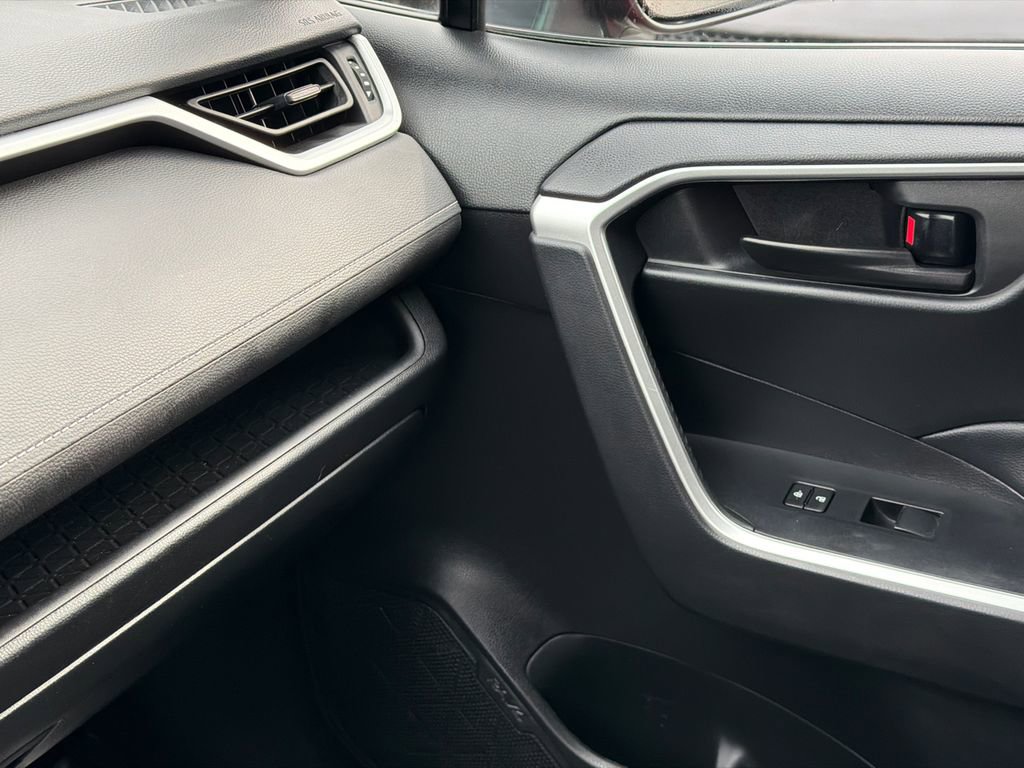 Used 2023 Toyota RAV4 LE image 31