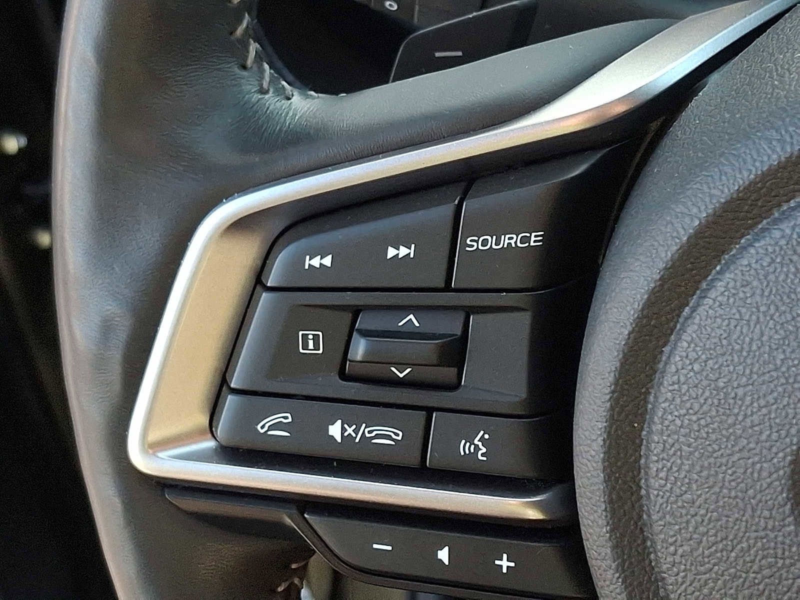 Used 2023 Subaru Ascent Touring image 23