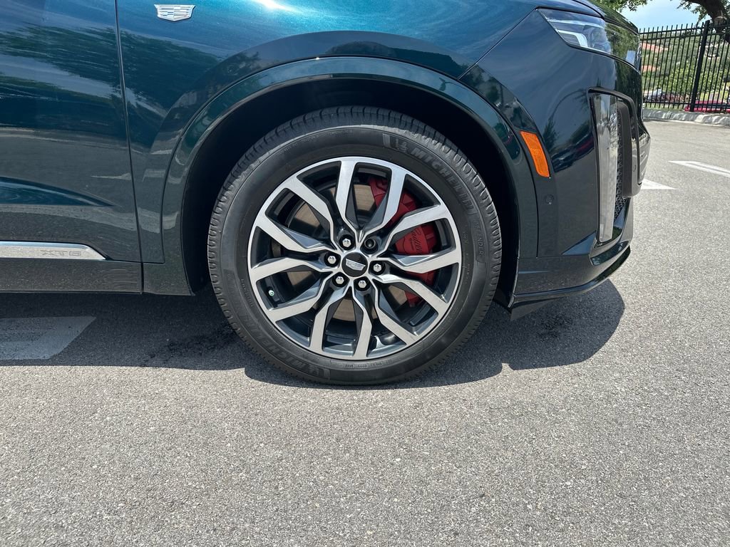 Used 2025 Cadillac XT6 Sport w/ Technology Package AWD/4WD image 13