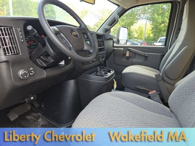 Used 2024 Chevrolet Express 4500 w/ Power Convenience Package RWD image 12