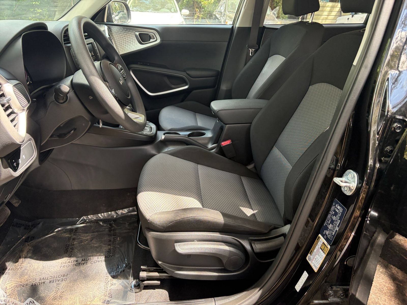Used 2025 Kia Soul LX w/ LX Technology Package FWD image 24