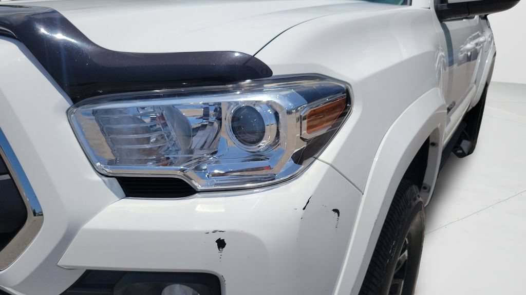 Certified 2021 Toyota Tacoma SR5 AWD/4WD image 23