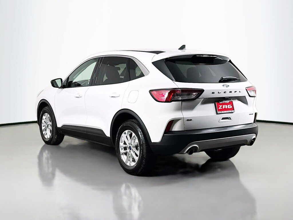 Used 2022 Ford Escape SE AWD/4WD image 3