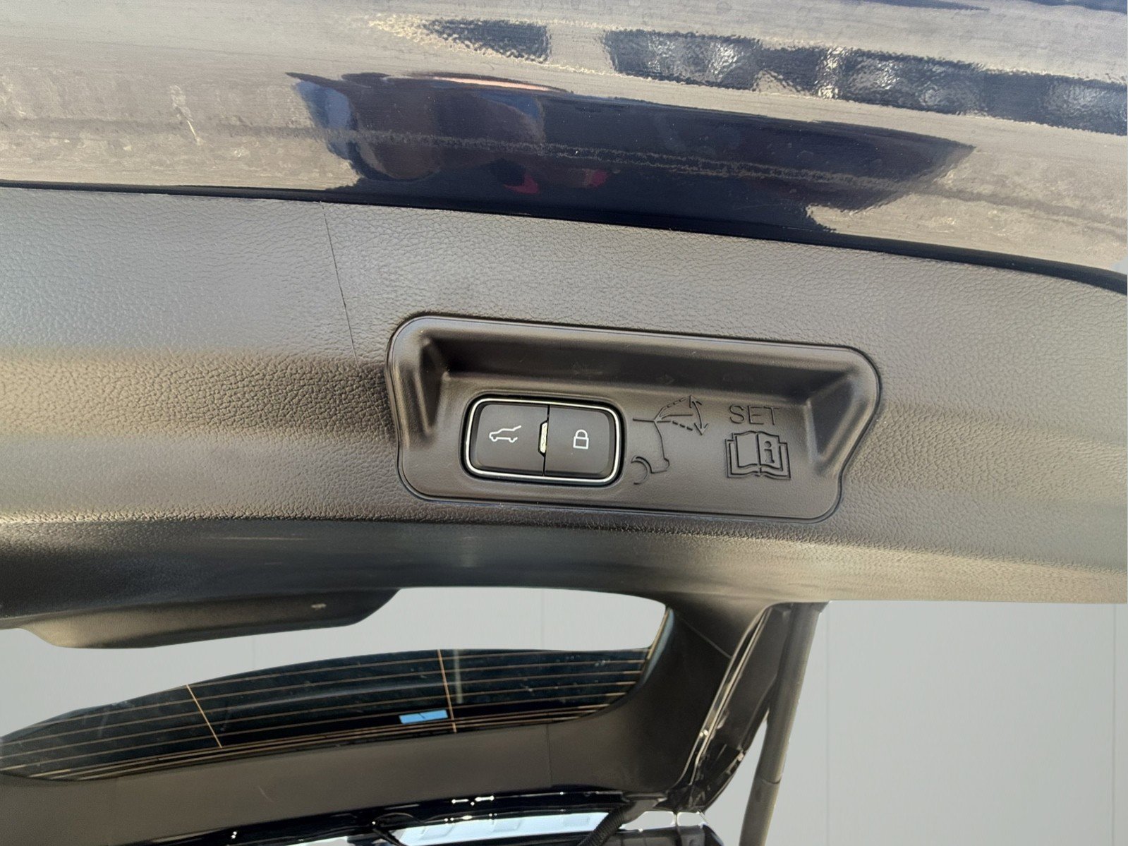 Used 2025 Ford Explorer ST-Line w/ ST-Line Street Pack image 32