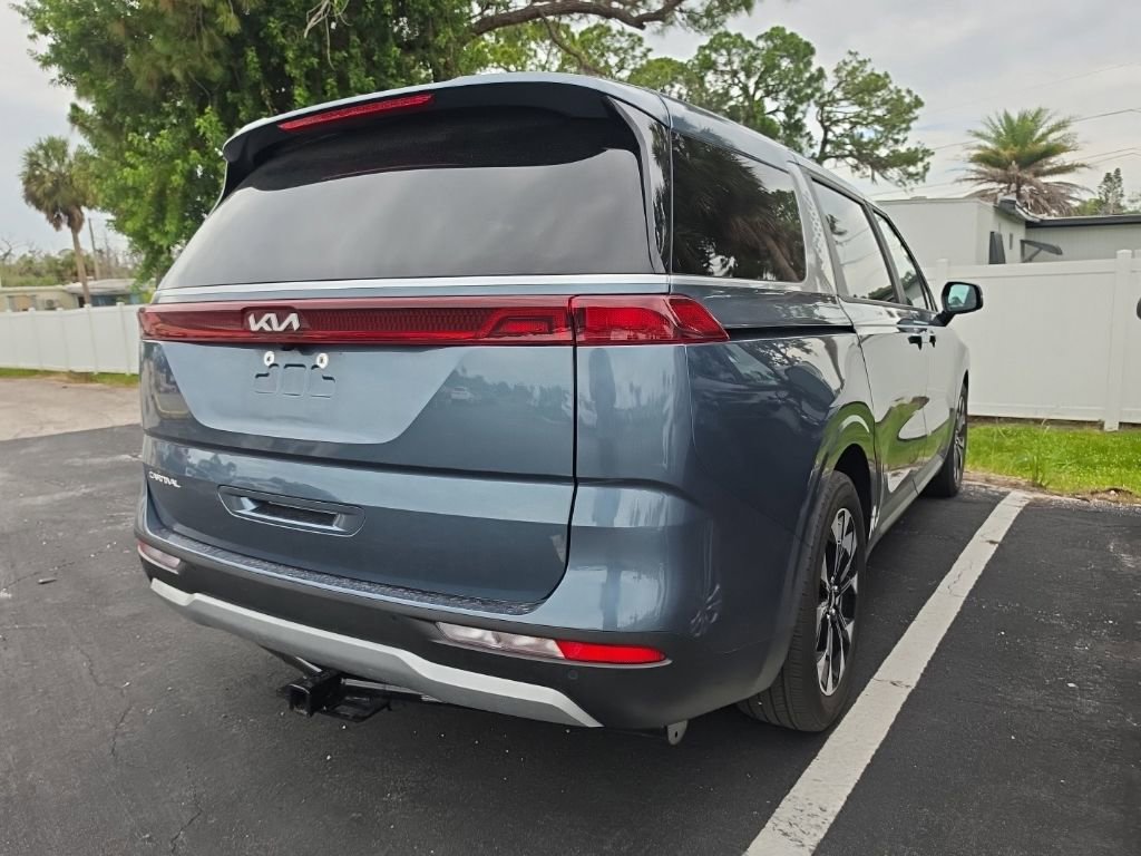 Used 2024 Kia Carnival EX FWD image 14