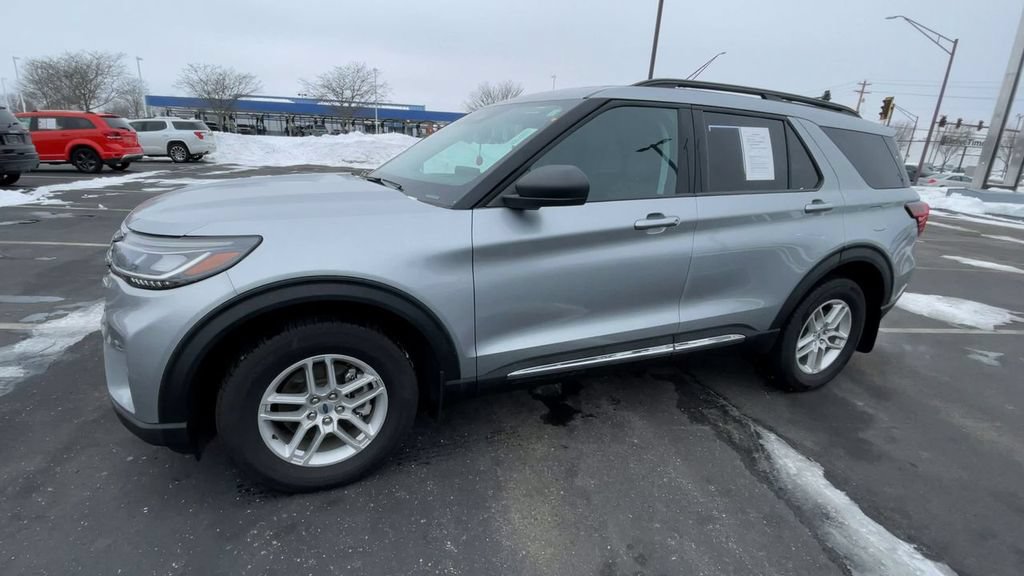 Used 2025 Ford Explorer Active AWD/4WD image 6