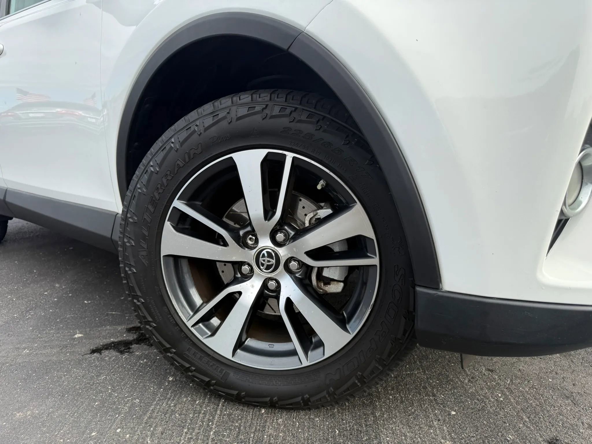 Used 2016 Toyota RAV4 XLE AWD/4WD image 32