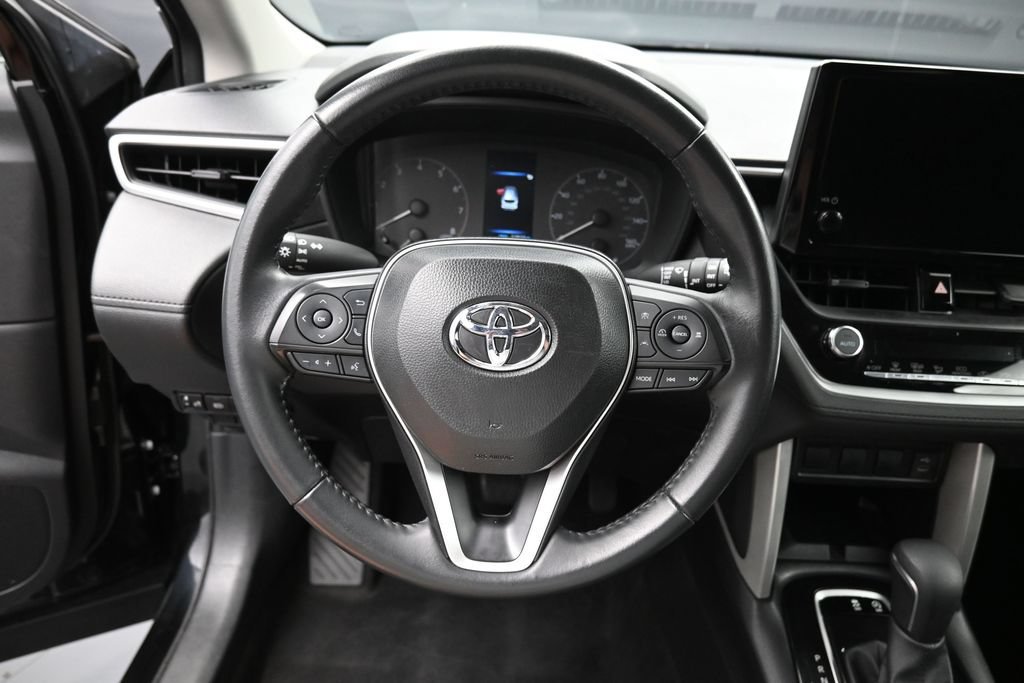 Used 2025 Toyota Corolla Cross LE FWD image 14