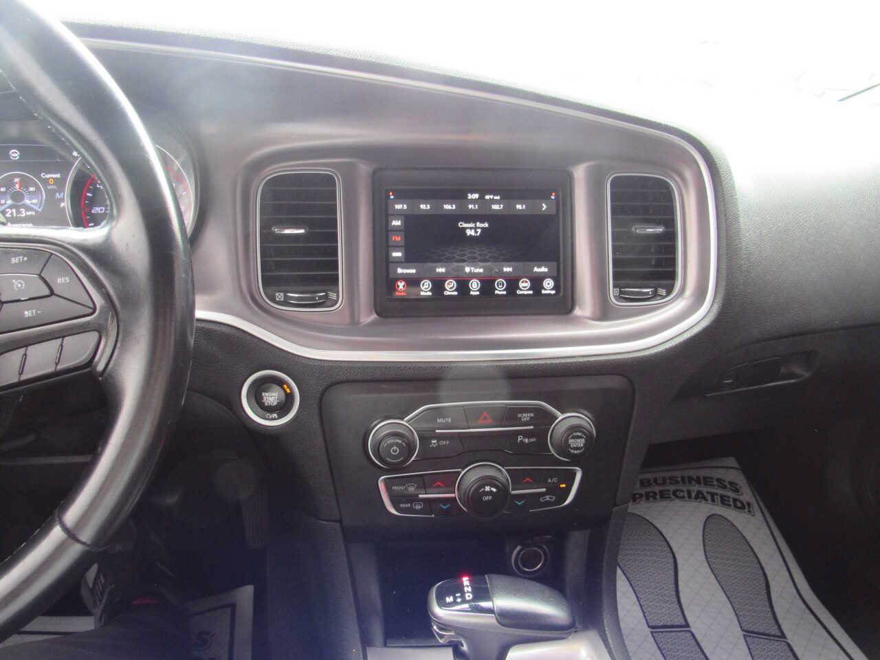 Used 2019 Dodge Charger SXT RWD image 12
