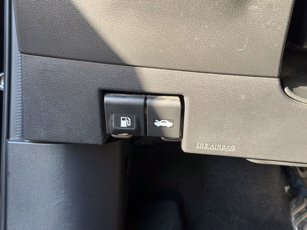 Used 2020 Nissan Kicks SV FWD image 25