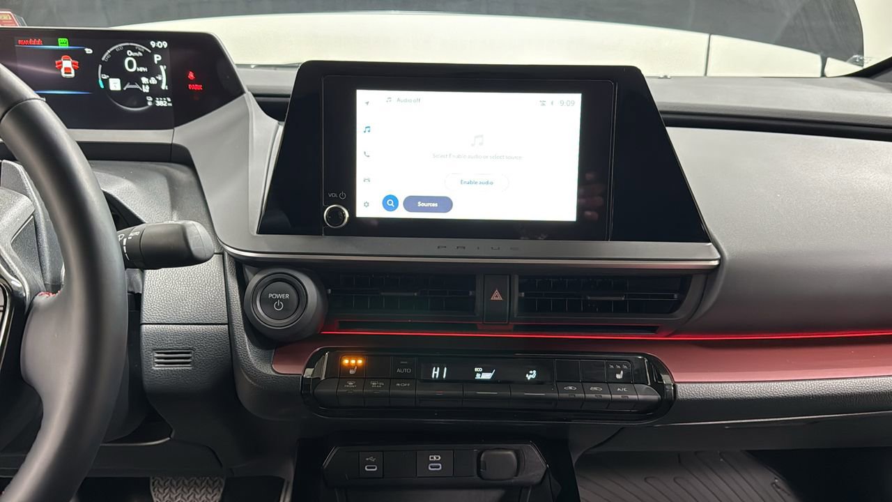 Used 2025 Toyota Prius XSE image 10