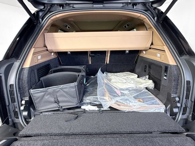 New 2026 Land Rover Range Rover SV AWD/4WD image 28