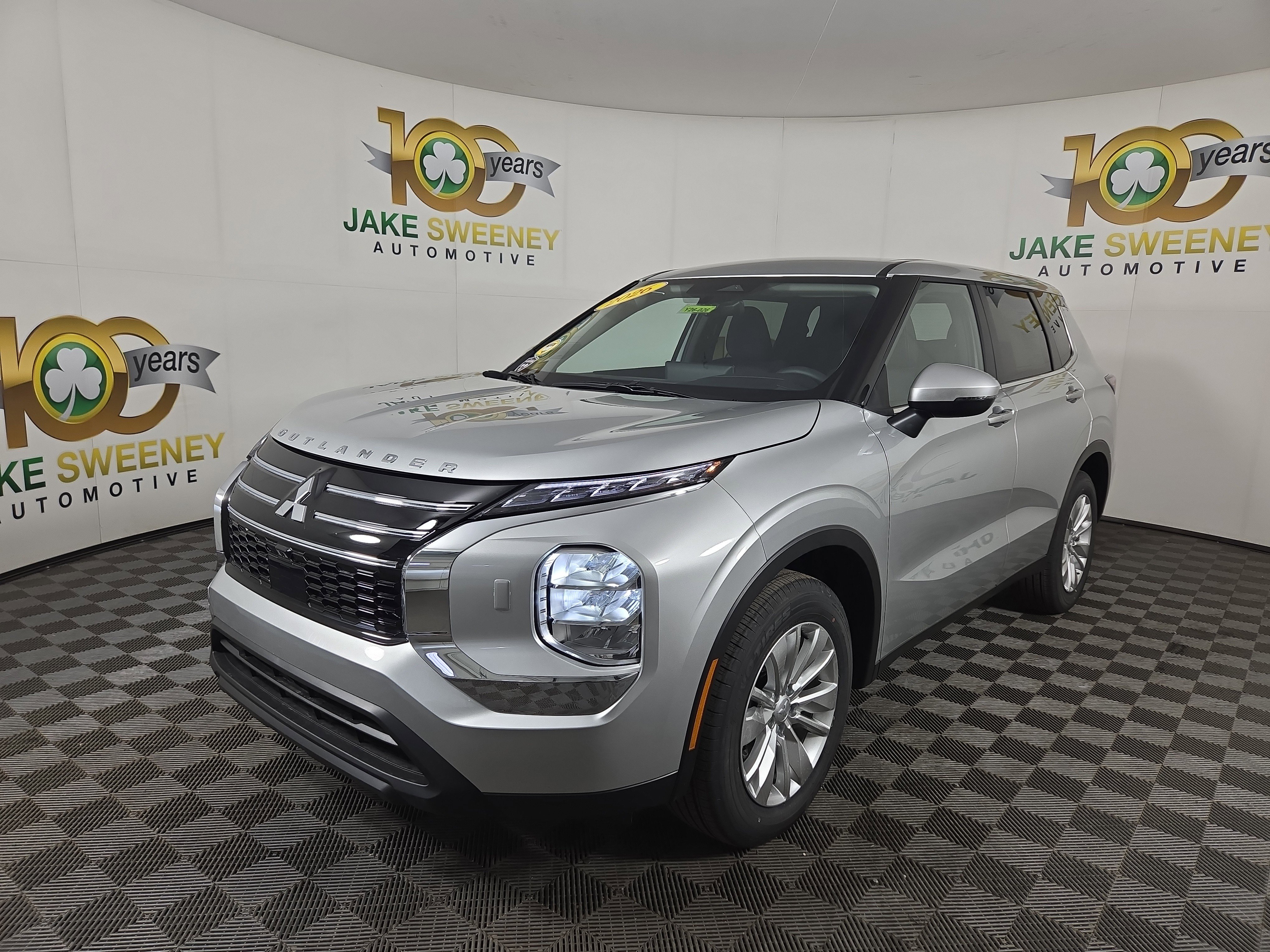 New 2026 Mitsubishi Outlander ES image 3