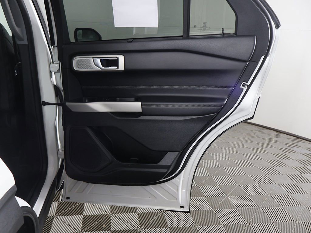 Used 2022 Ford Explorer Limited w/ Limited Technology Package image 31