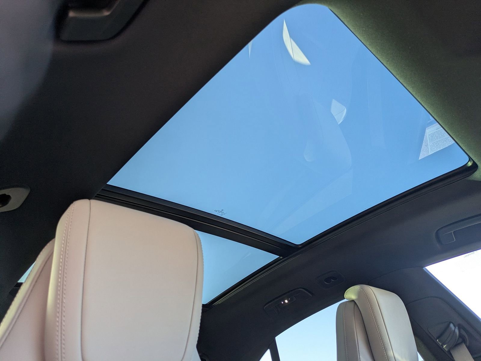 Certified 2025 Porsche Macan 4S Electric image 30