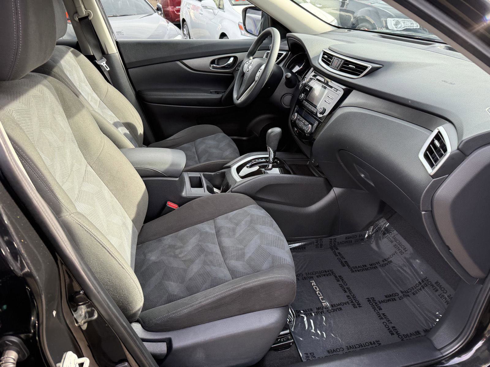 Used 2016 Nissan Rogue SV image 18