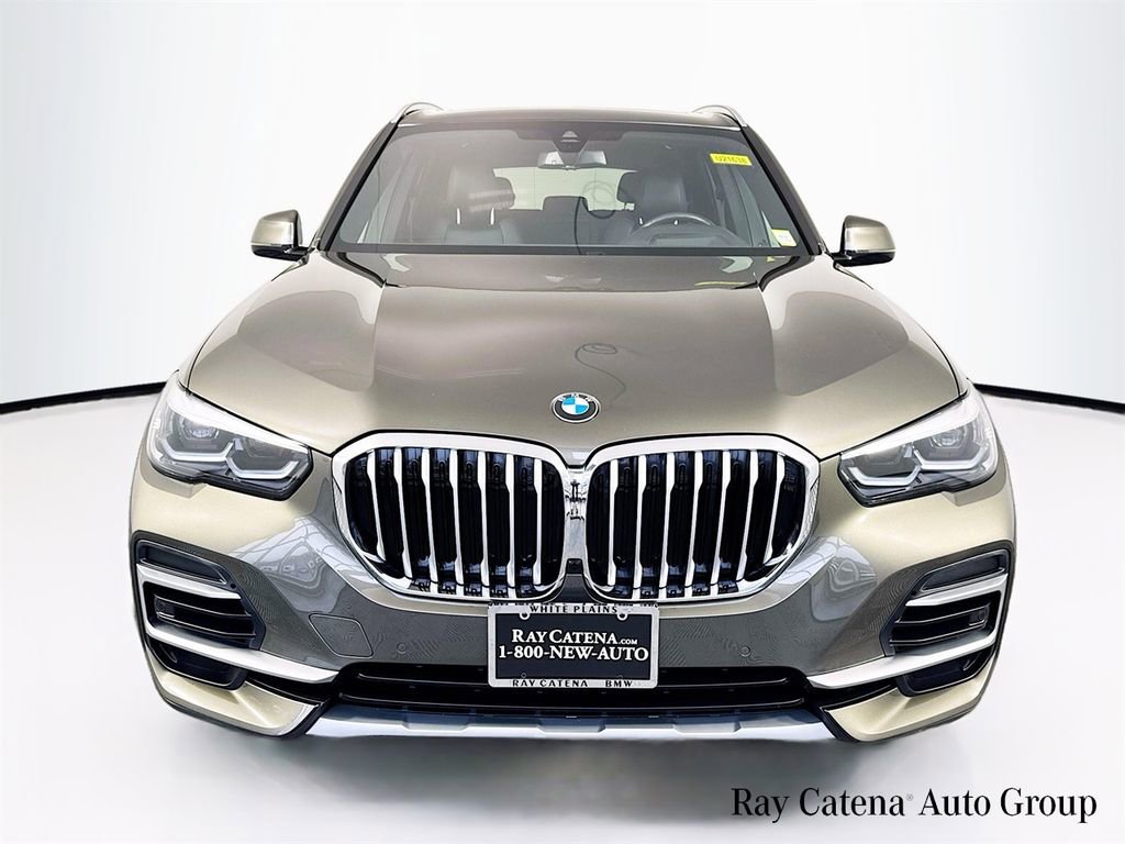 Used 2022 BMW X5 xDrive40i w/ Premium Package image 2