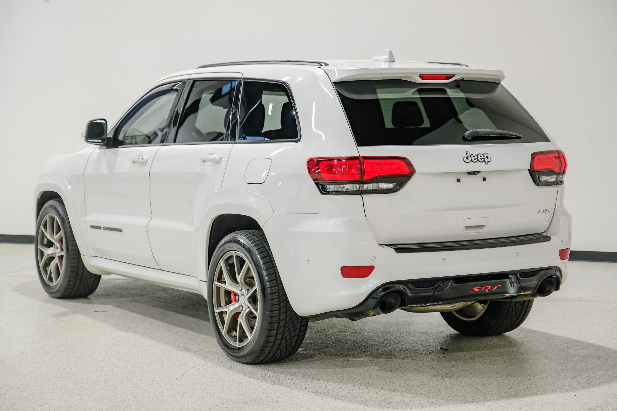 Used 2017 Jeep Grand Cherokee SRT AWD/4WD image 8
