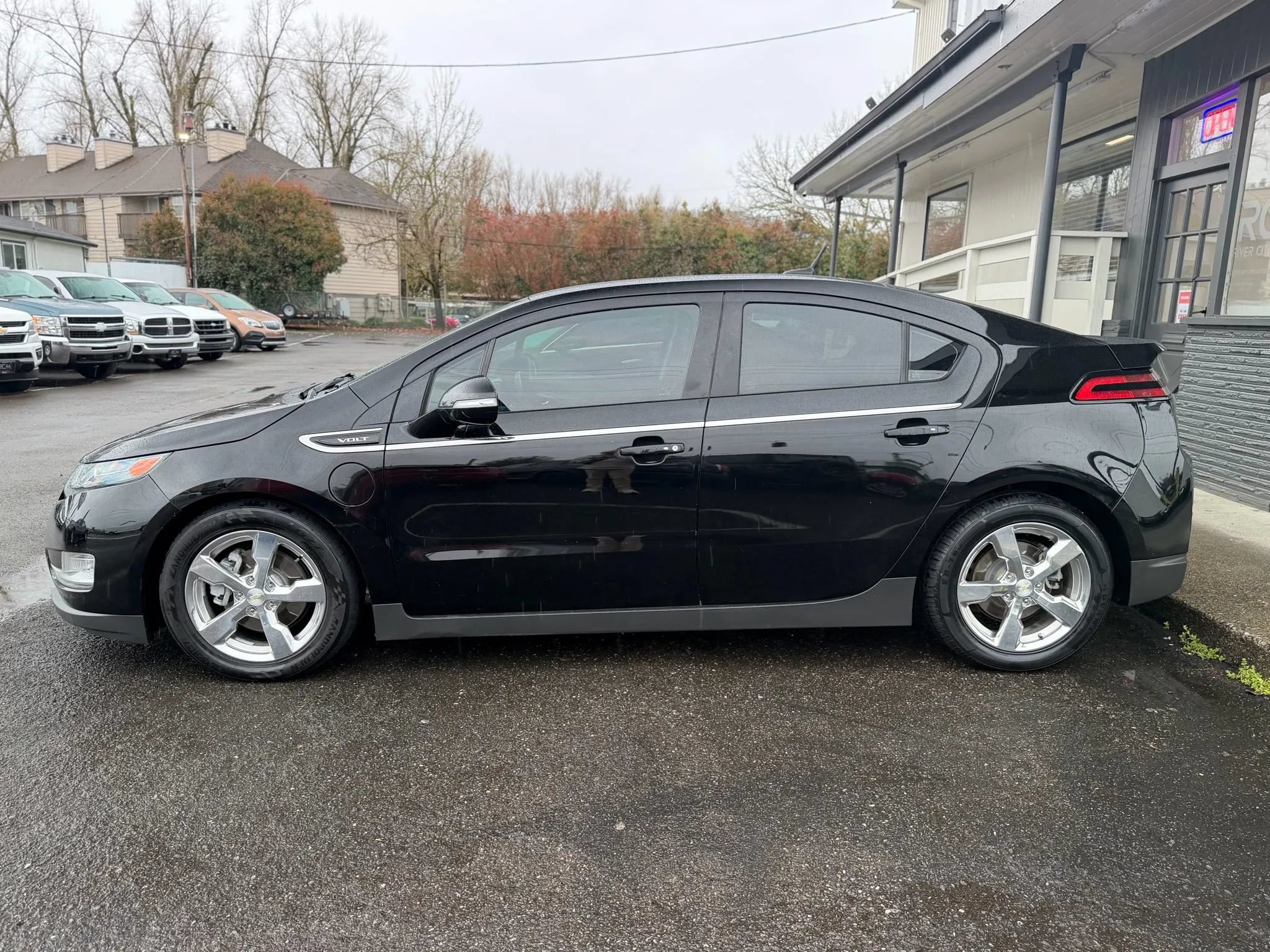 Used 2014 Chevrolet Volt Premium w/ Premium Trim Package FWD image 4