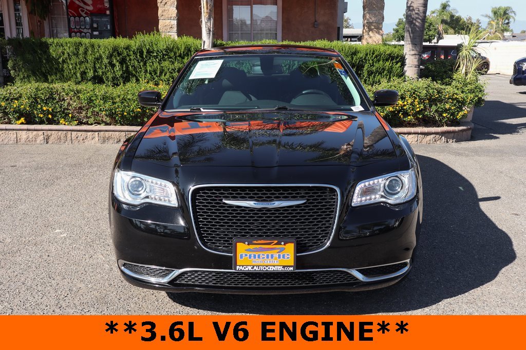 Used 2022 Chrysler 300 Touring image 3