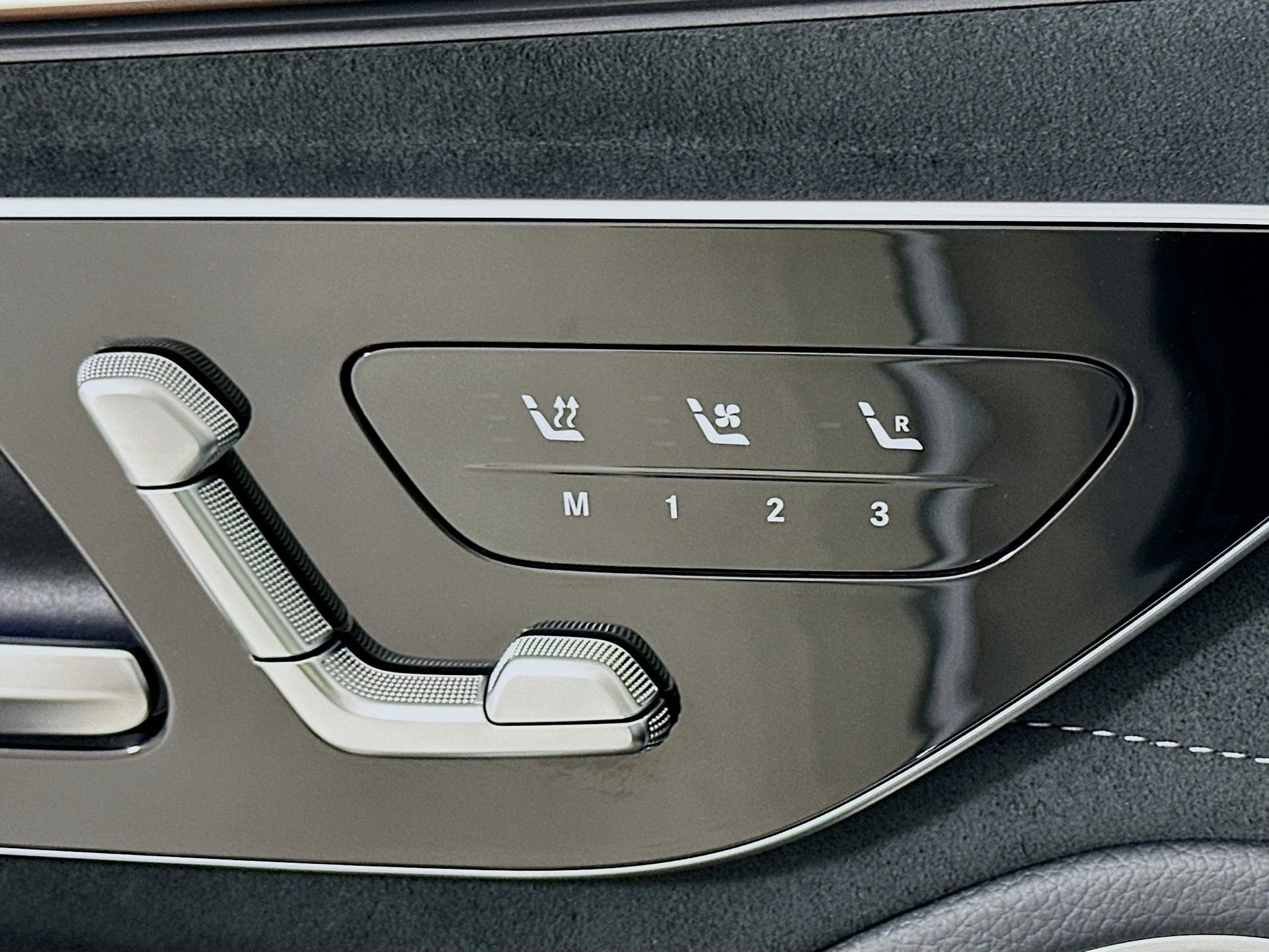 Used 2023 Mercedes-Benz EQS 580 4MATIC Sedan image 22