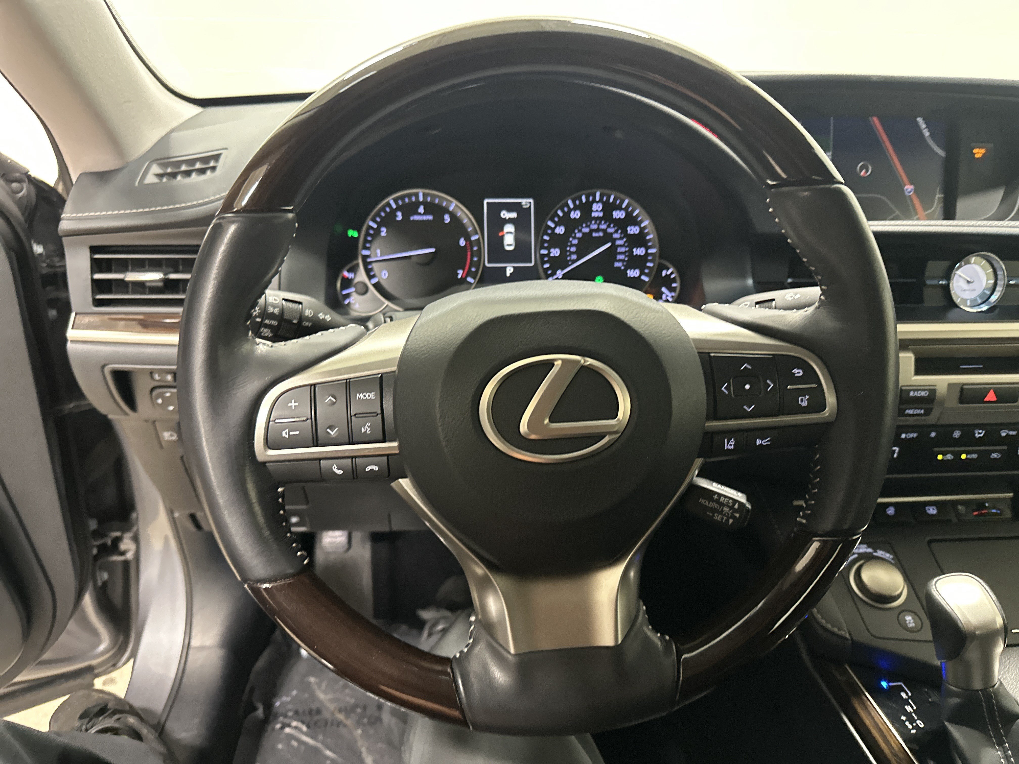 Used 2017 Lexus ES 350 w/ Luxury Package FWD image 18