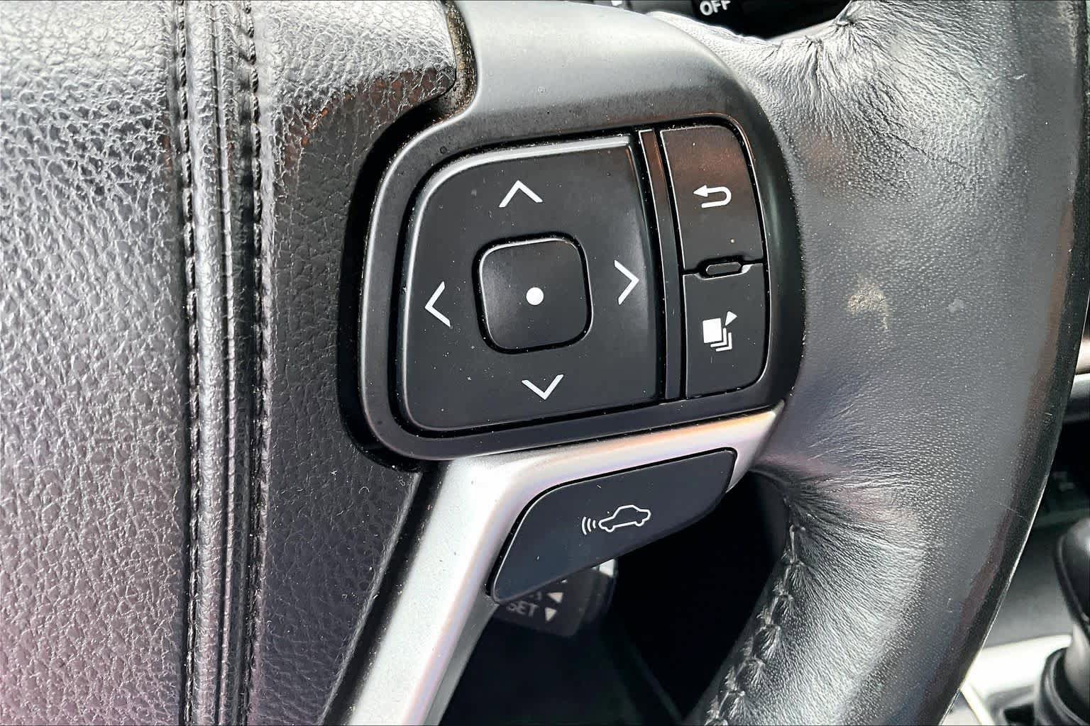 Used 2014 Toyota Highlander Limited Platinum AWD/4WD image 23