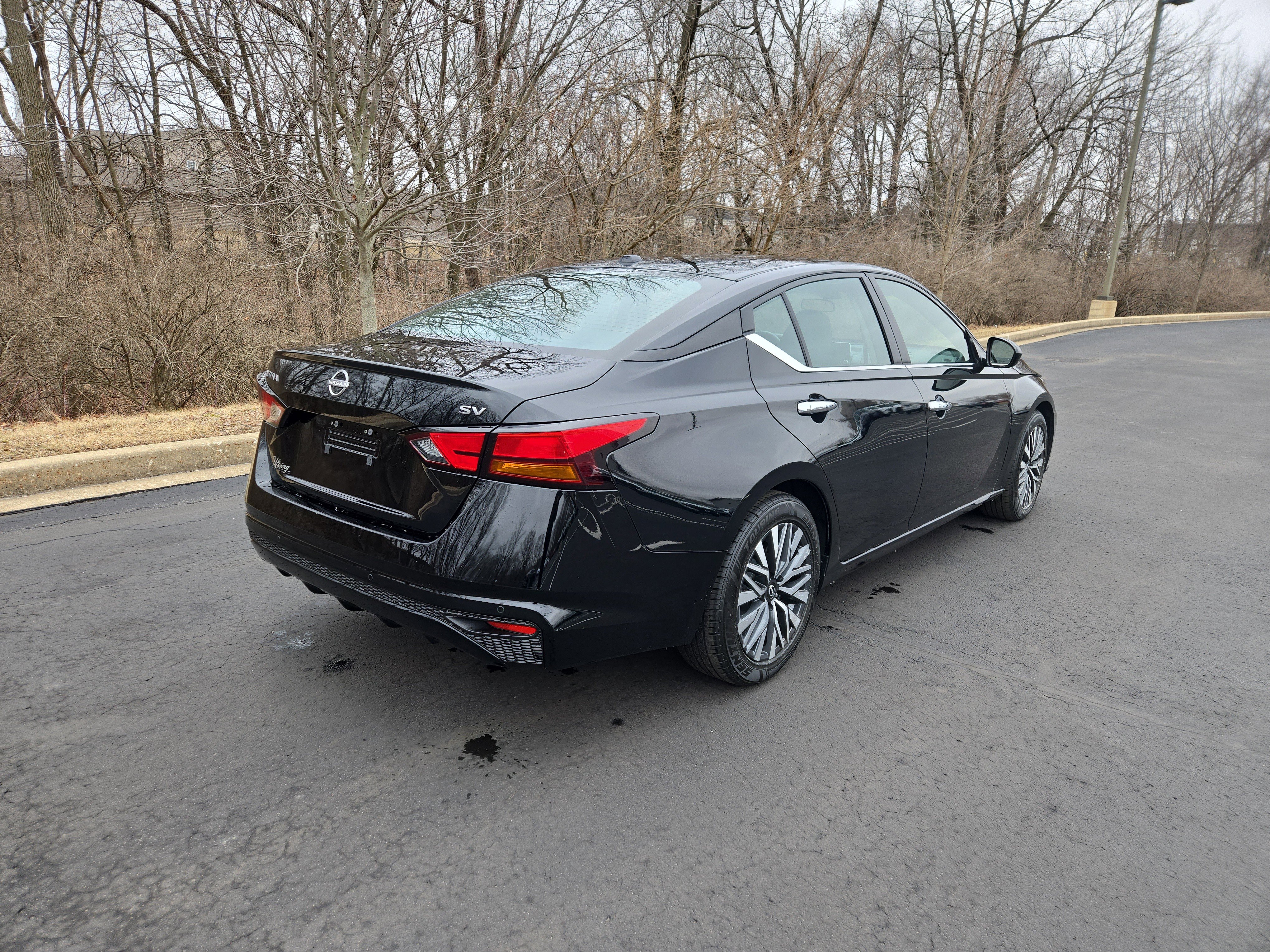 Used 2024 Nissan Altima 2.5 SV image 3