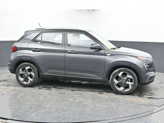 Used 2023 Hyundai Venue Limited image 12