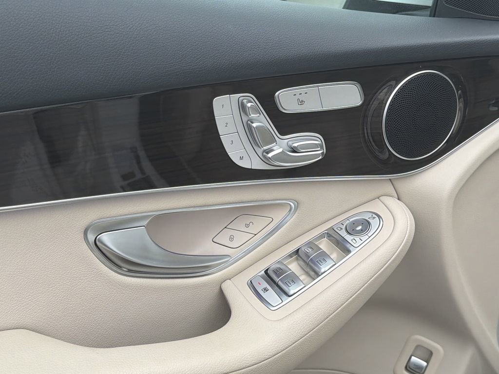 Used 2022 Mercedes-Benz GLC 300 4MATIC image 24