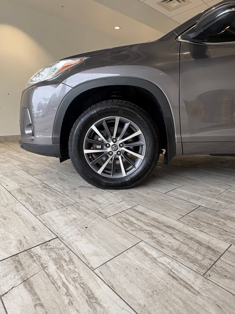 Used 2018 Toyota Highlander XLE AWD/4WD image 22