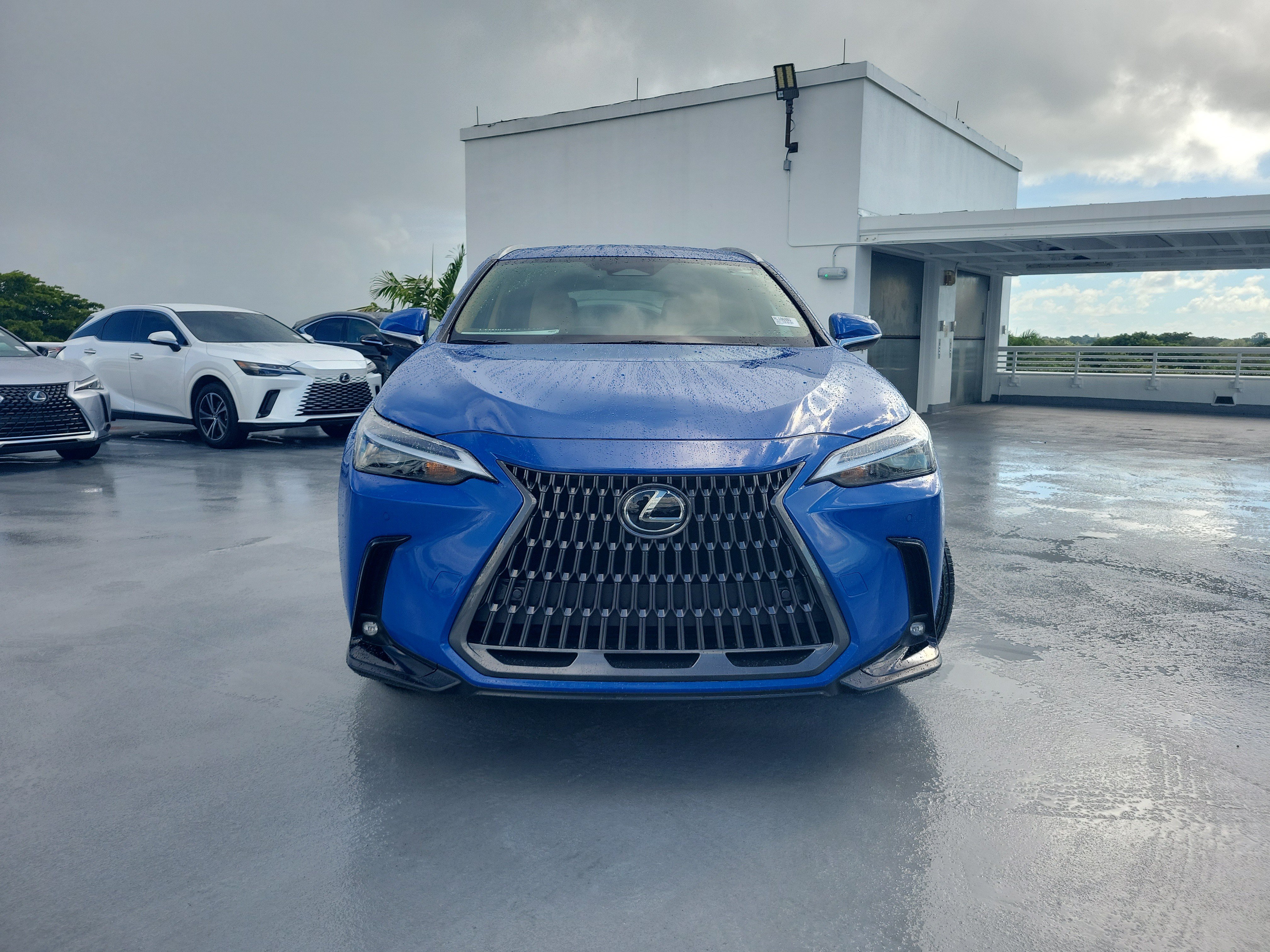 Used 2025 Lexus NX 250 FWD w/ Towing Package (2000 Lbs) image 2