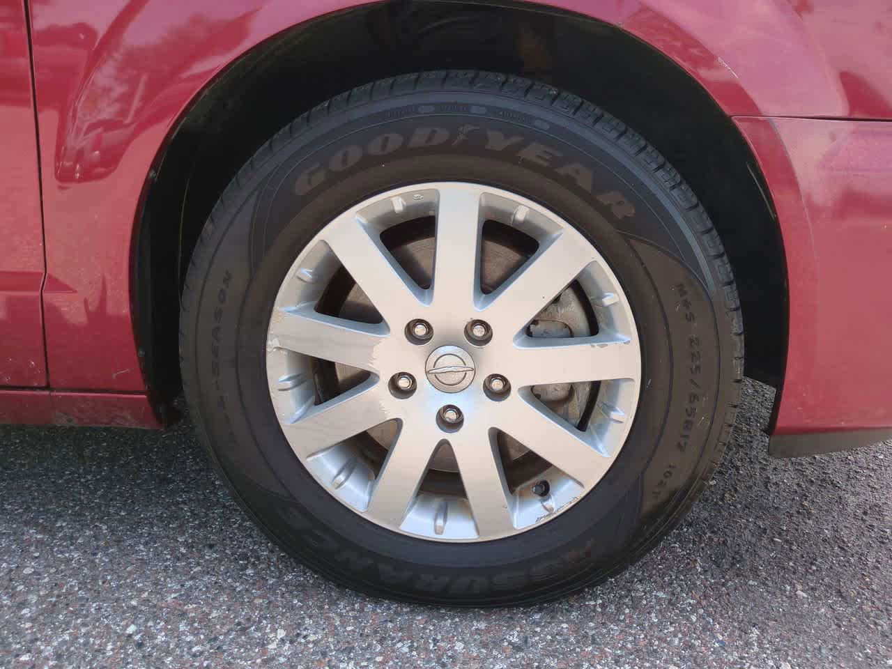 Used 2014 Chrysler Town & Country Touring FWD image 11