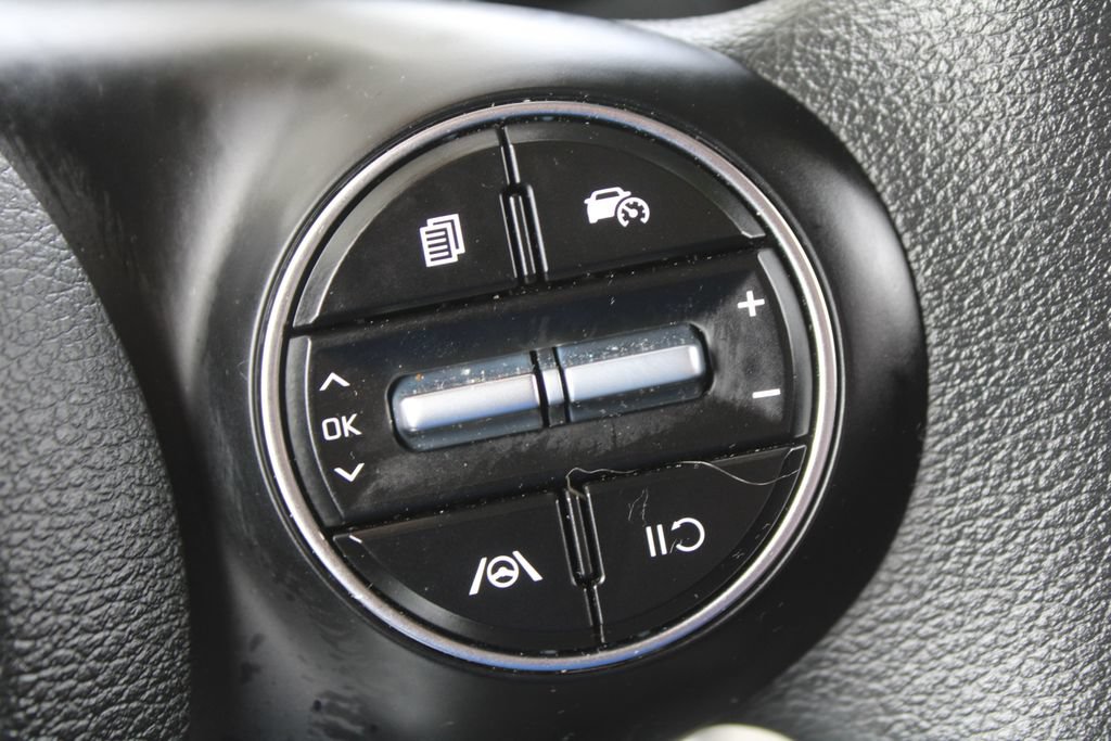 Certified 2025 Kia Soul LX FWD image 29