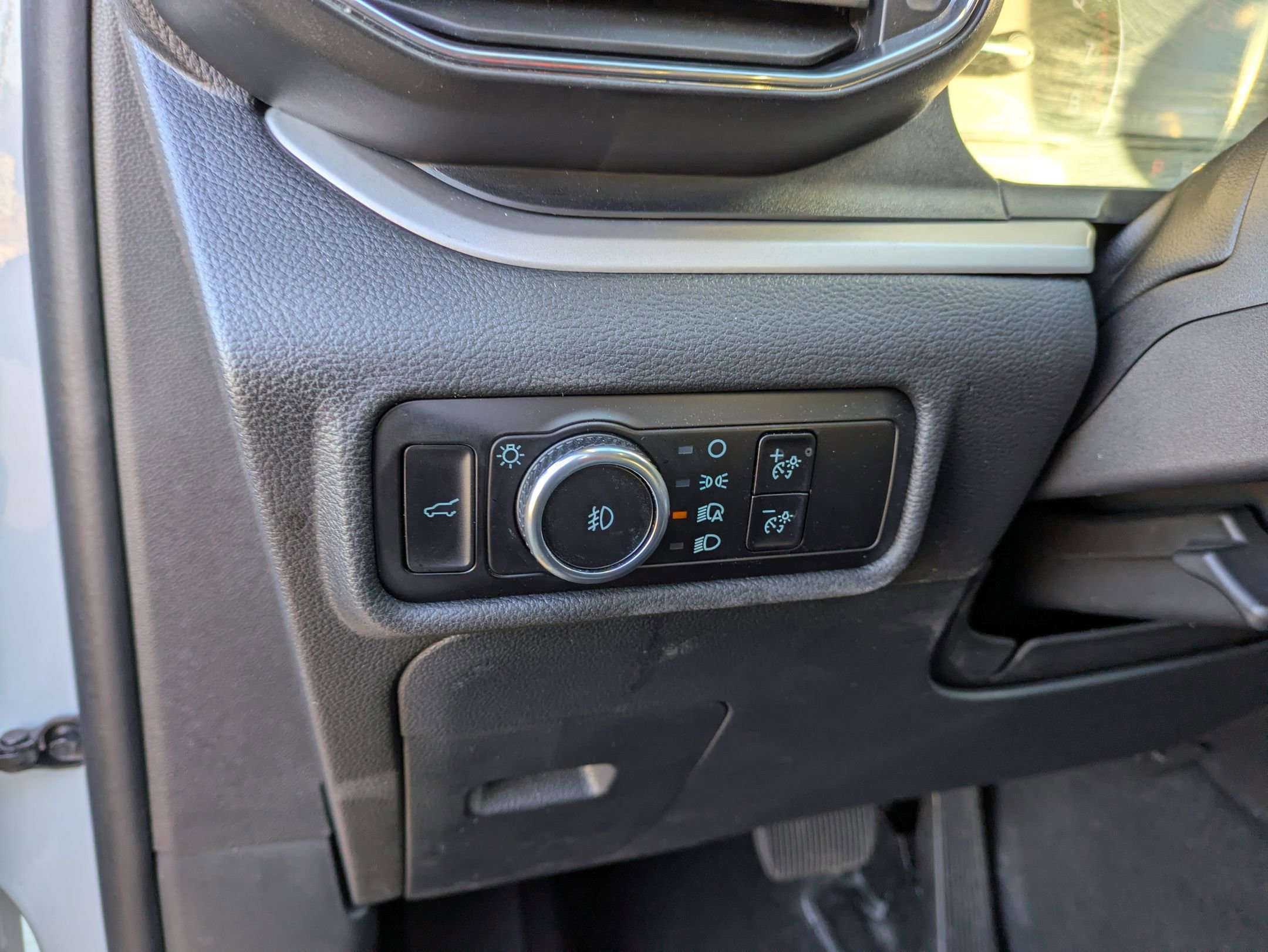 Certified 2023 Ford Explorer XLT w/ Equipment Group 202A image 17