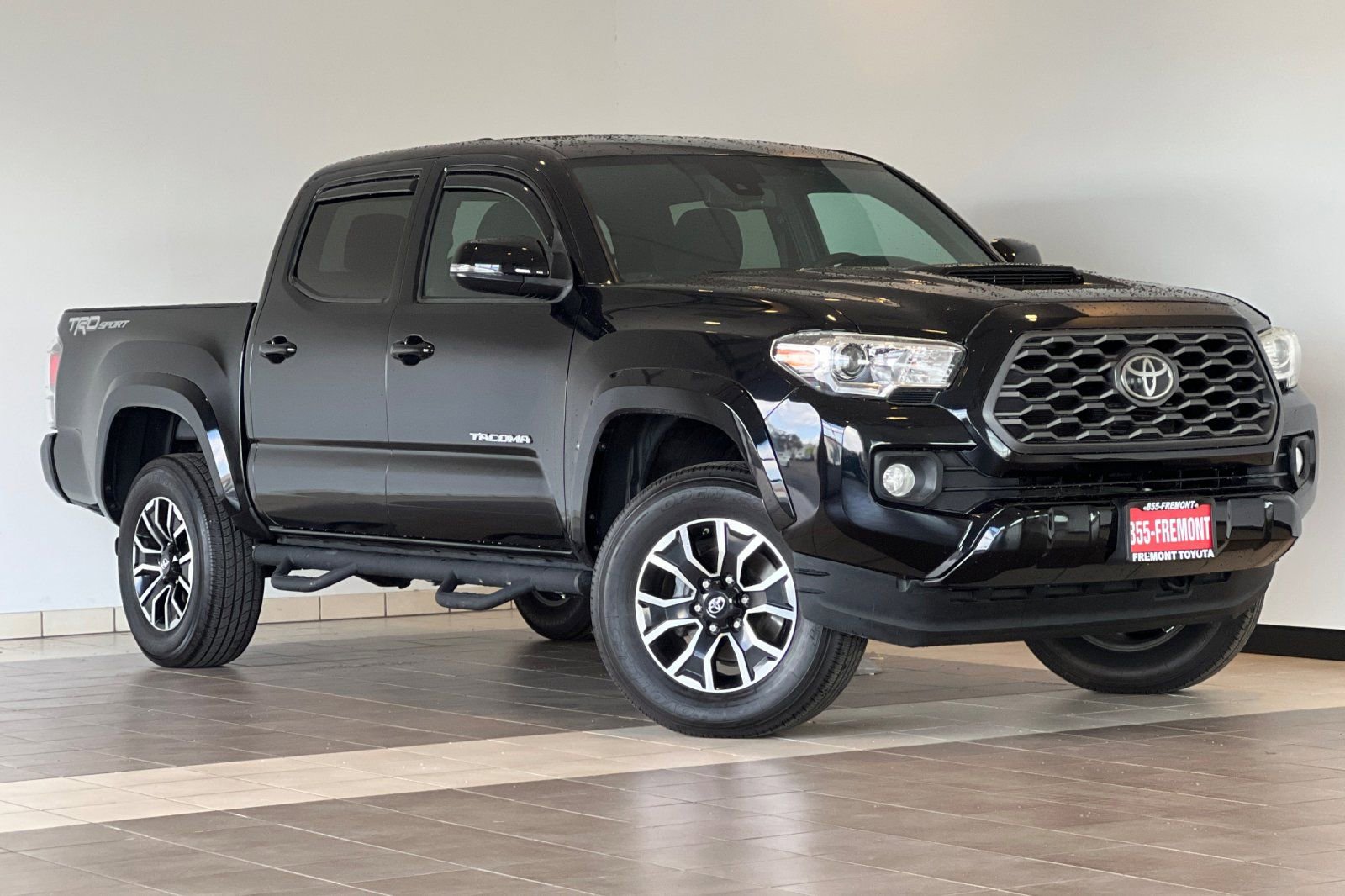 Certified 2020 Toyota Tacoma TRD Sport RWD image 2