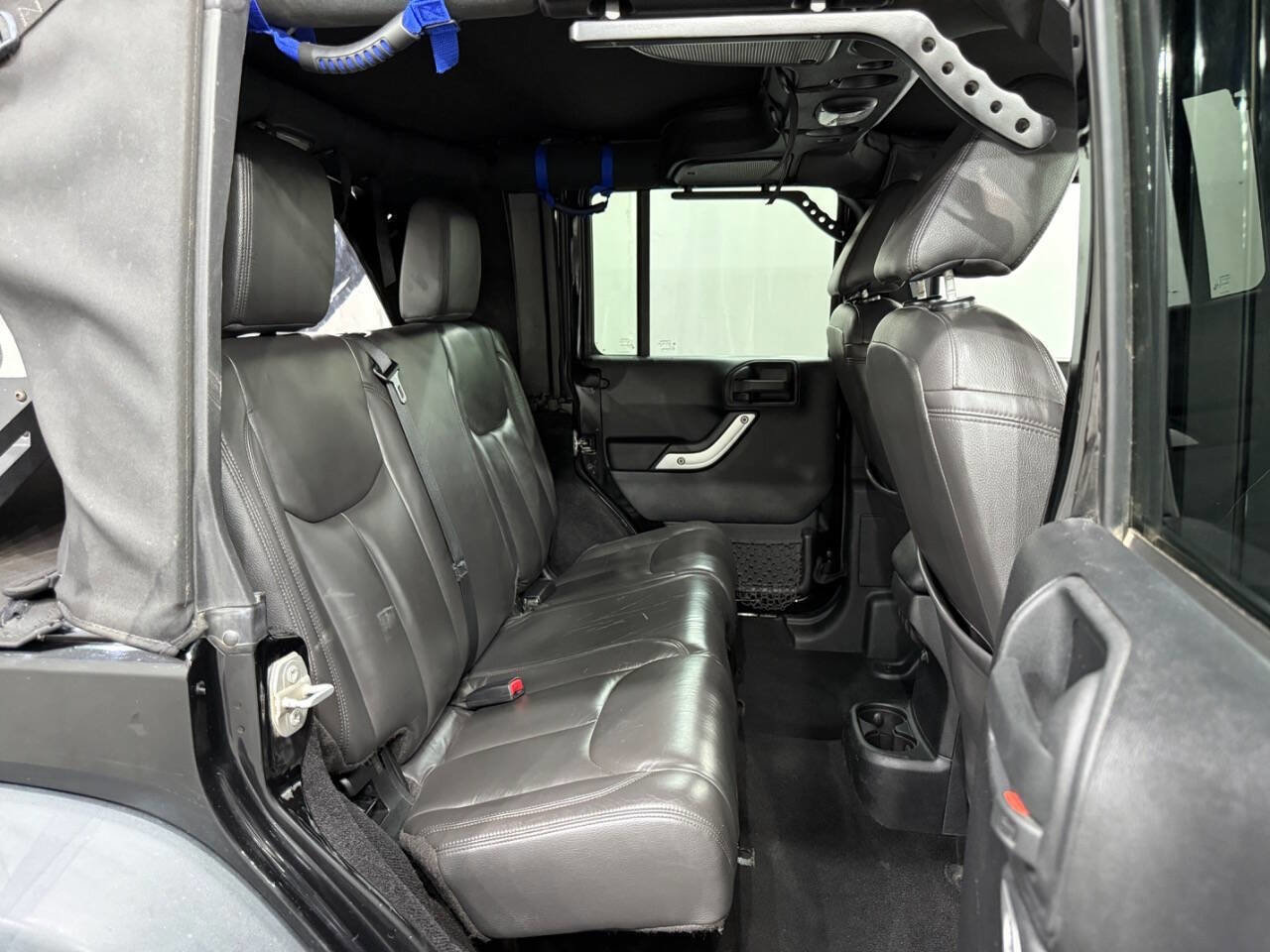 Used 2016 Jeep Wrangler Unlimited Rubicon w/ Max Tow Package image 24