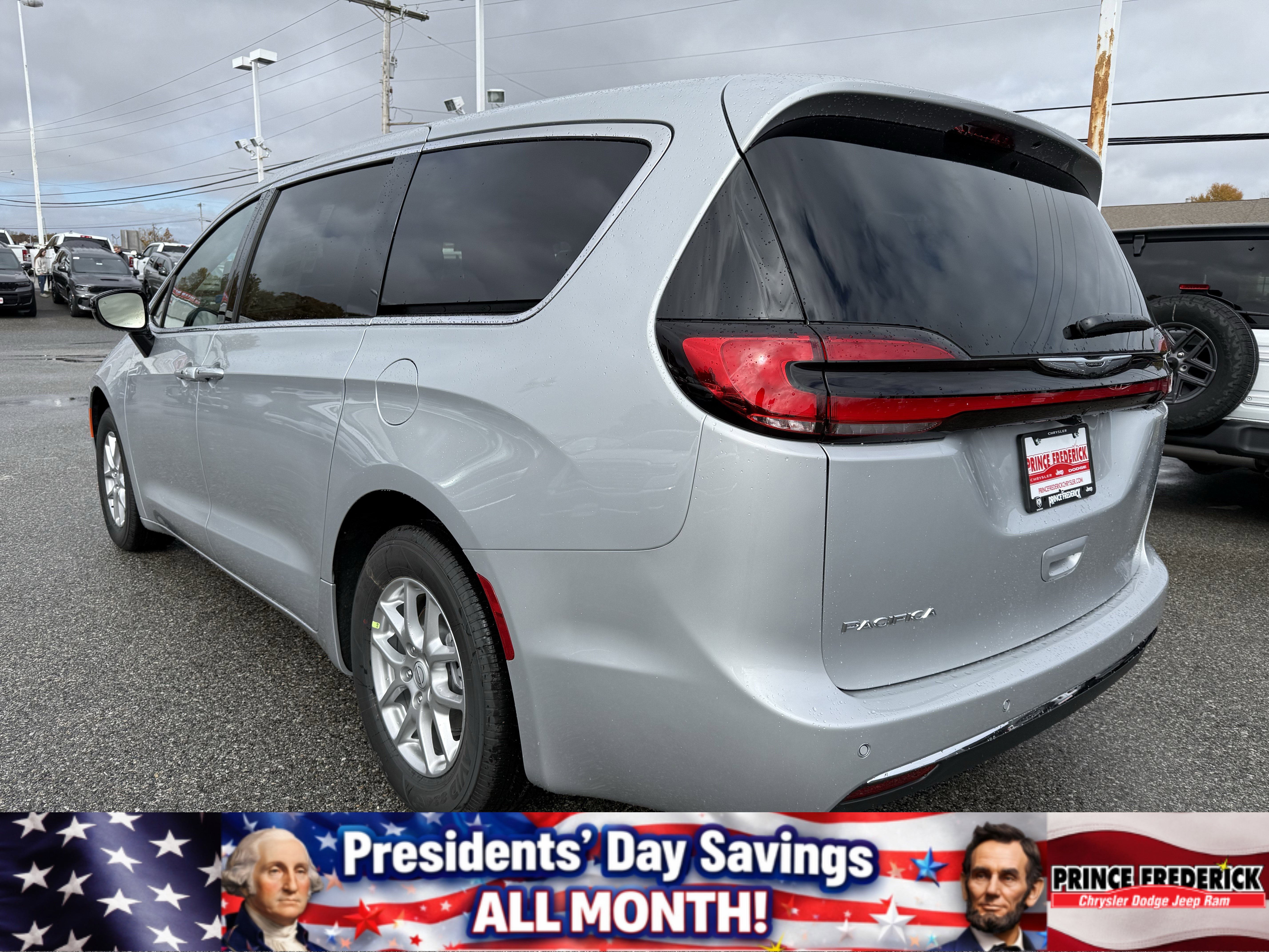 New 2026 Chrysler Pacifica Select image 5