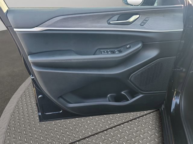 New 2025 Jeep Grand Cherokee L Limited w/ Luxury Tech Group II image 12