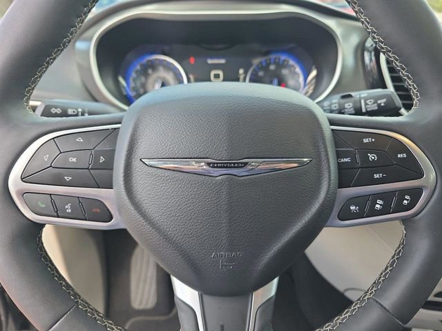 Certified 2024 Chrysler Pacifica Touring-L image 33
