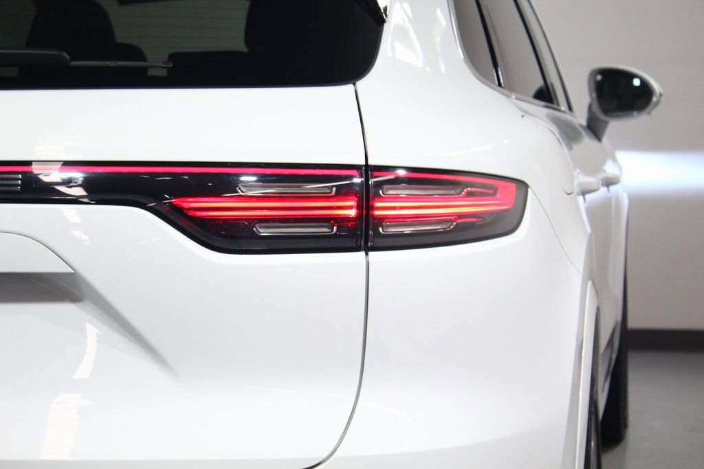 Used 2022 Porsche Cayenne Turbo image 12