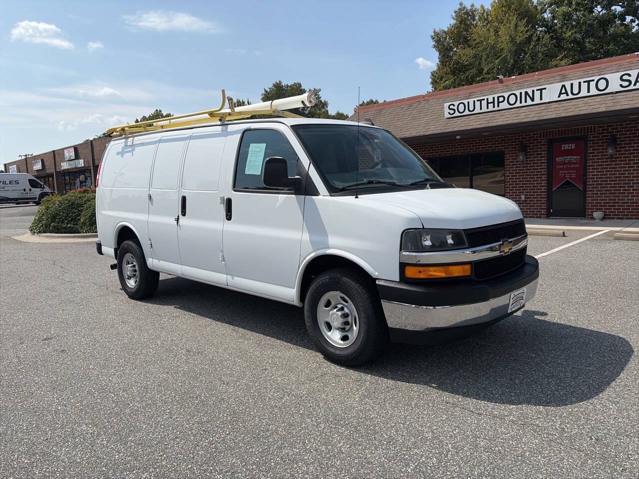 Used 2022 Chevrolet Express 2500 w/ Driver Convenience Package RWD image 3