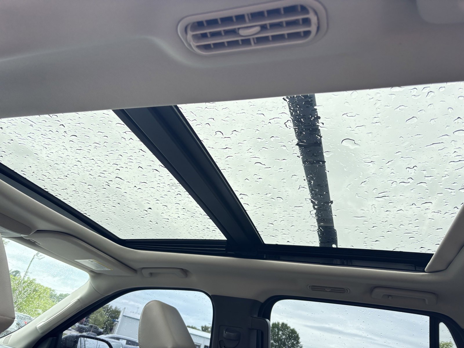 Used 2021 Ford Expedition XLT w/ FX4 Off-Road Package image 5