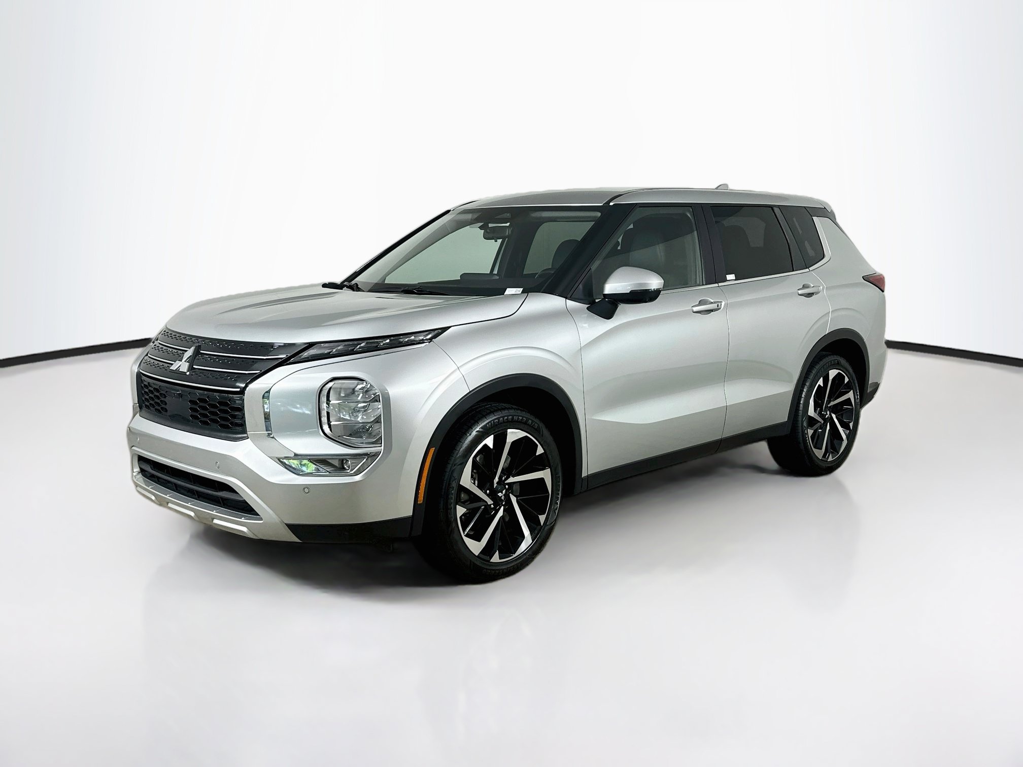 Used 2024 Mitsubishi Outlander SE FWD image 3