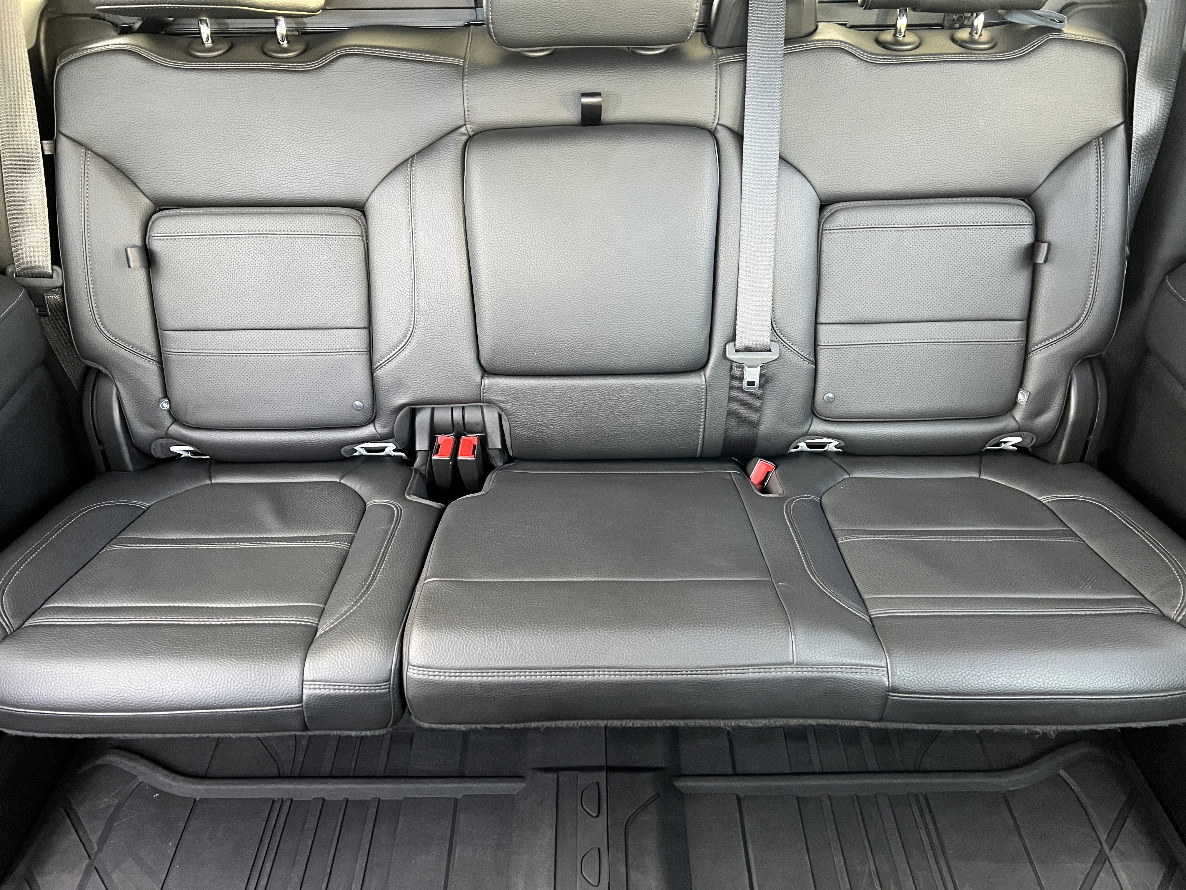 Used 2022 GMC Sierra 3500 Denali w/ Denali Ultimate Package image 16