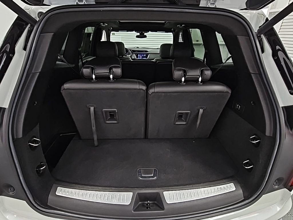 Used 2023 Cadillac XT6 Luxury image 35