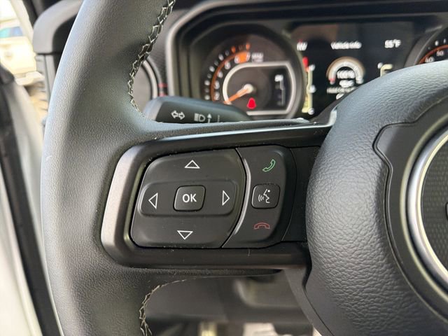 Used 2025 Jeep Wrangler Unlimited Rubicon AWD/4WD image 19