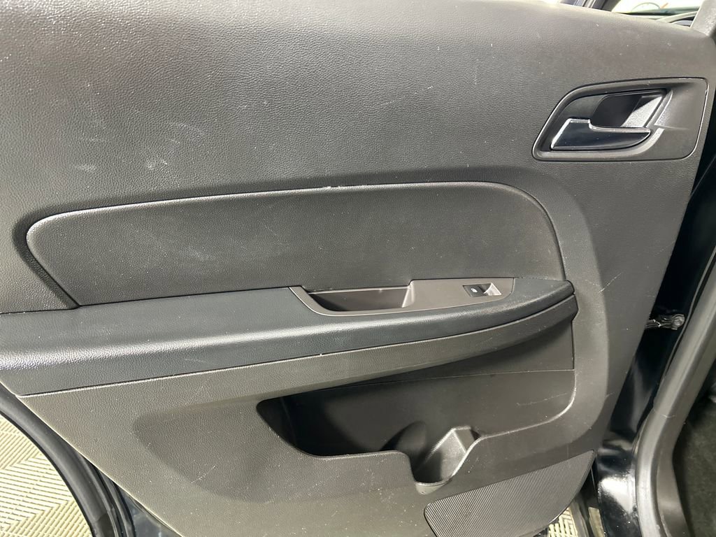 Used 2015 Chevrolet Equinox LT w/ Driver Convenience Package AWD/4WD image 16