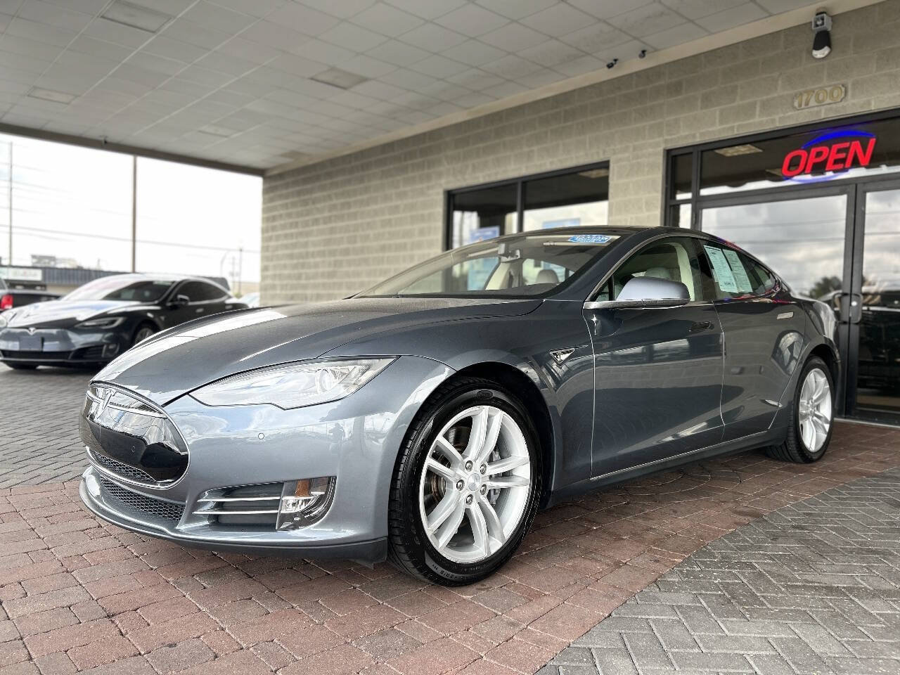 Used 2014 Tesla Model S 85 RWD image 26