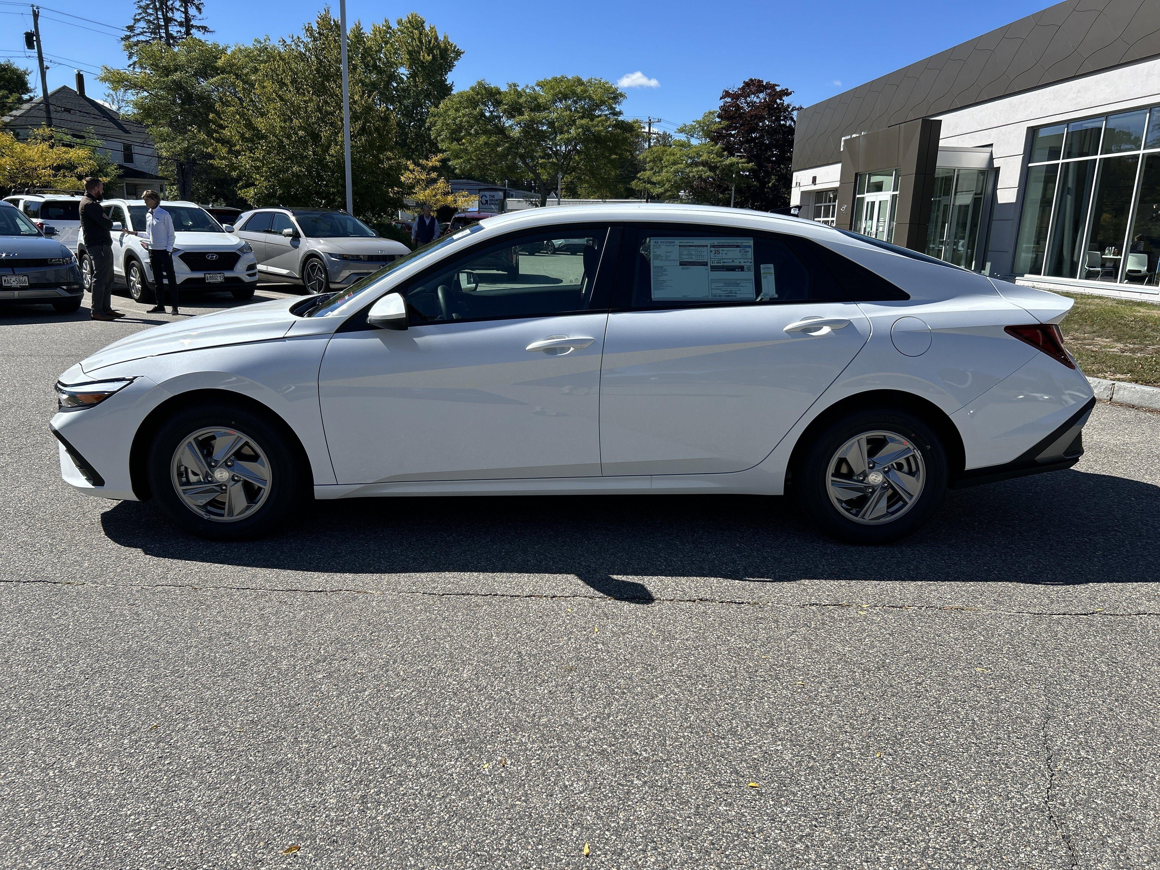New 2026 Hyundai Elantra SE FWD image 34